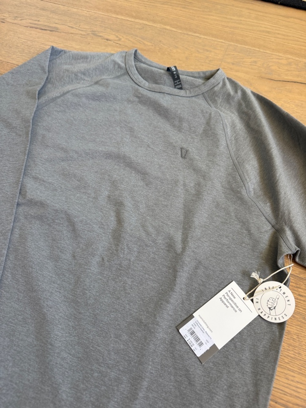 NWT Vuori Men's Gray Long-Sleeve Crewneck Shirt - Picture 6 of 8
